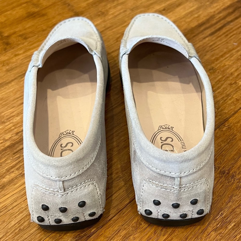 TOD’S CITY GOMMINO DRIVING SHOES IN SUEDE - light grayish taupe color size 39